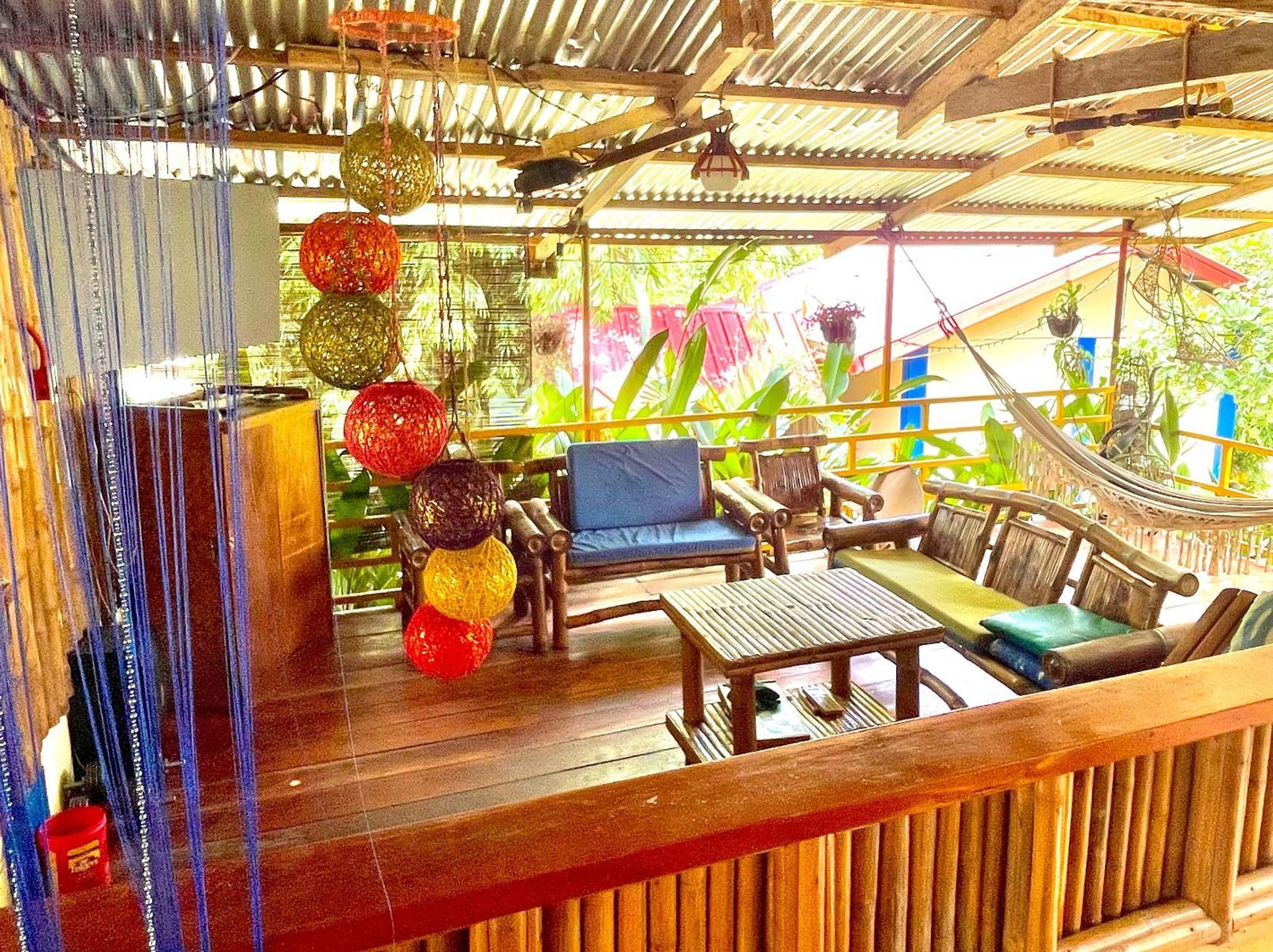 Blue Moon Guesthouse Puerto Princesa Exterior foto